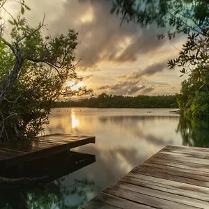  Lodge Yaxchen & Cenote Messico